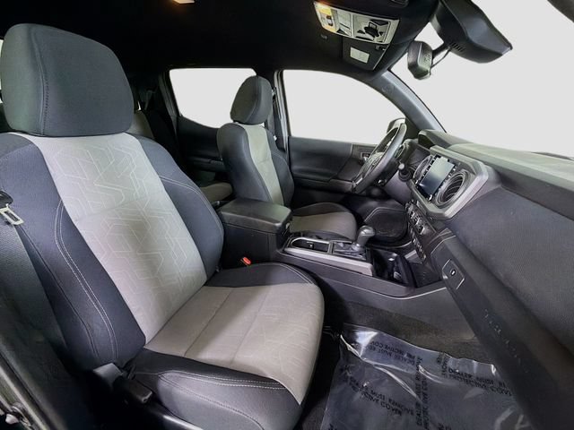 Used 2022 Toyota Tacoma TRD Off-Road AWD/4WD image 27