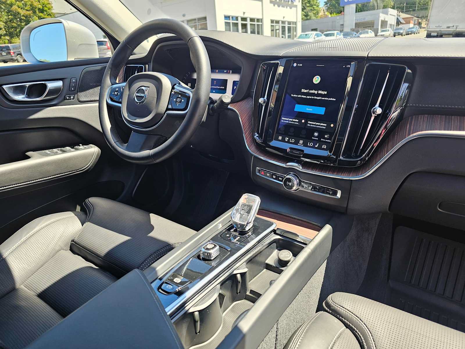 Used 2023 Volvo XC60 T8 Ultimate AWD/4WD image 12