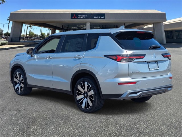 New 2025 Mitsubishi Outlander SE image 2