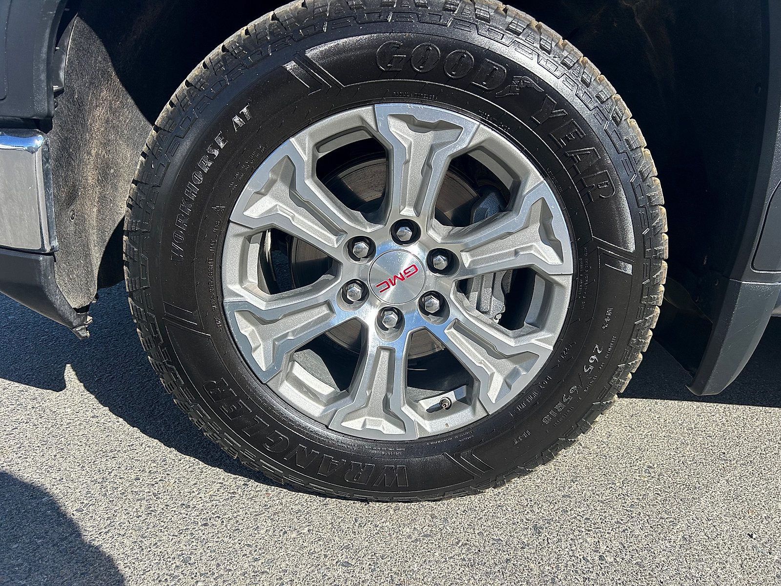Used 2024 GMC Sierra 1500 SLT AWD/4WD image 32