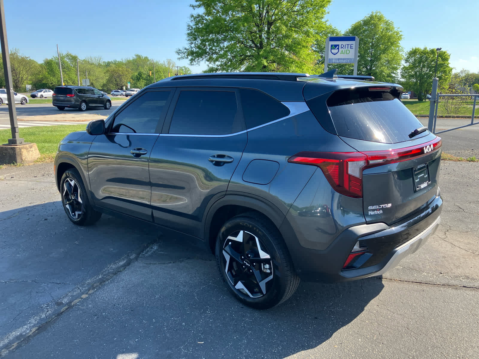 Used 2025 Kia Seltos EX AWD/4WD image 4