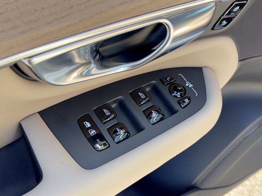 Certified 2026 Volvo XC90 B6 Plus w/ Protection Package Premier AWD/4WD image 15