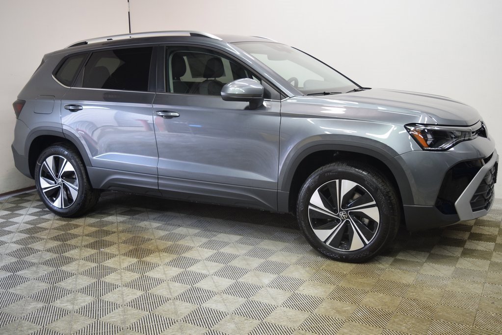 New 2025 Volkswagen Taos SE image 3