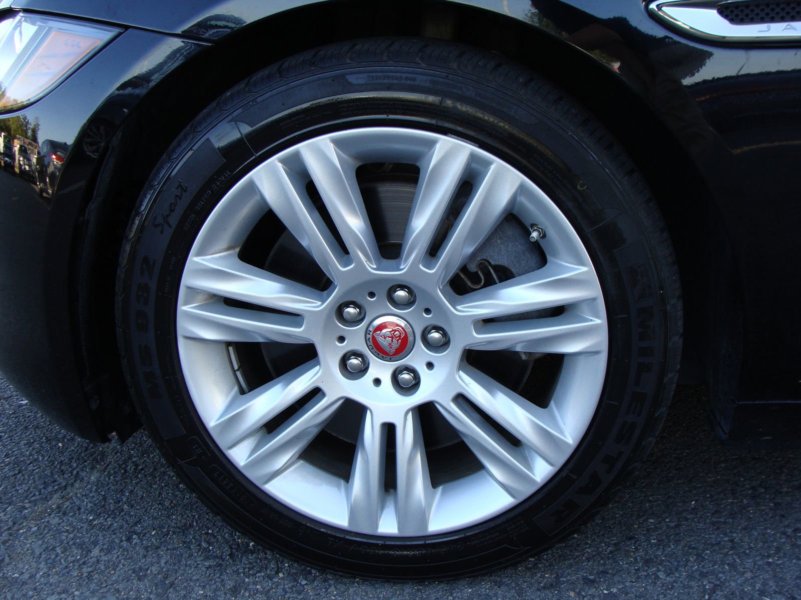 Used 2017 Jaguar XF Premium image 38