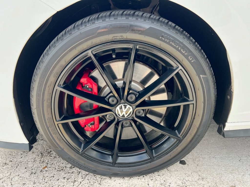 Used 2024 Volkswagen Jetta GLI 40th Anniversary Edition FWD image 9
