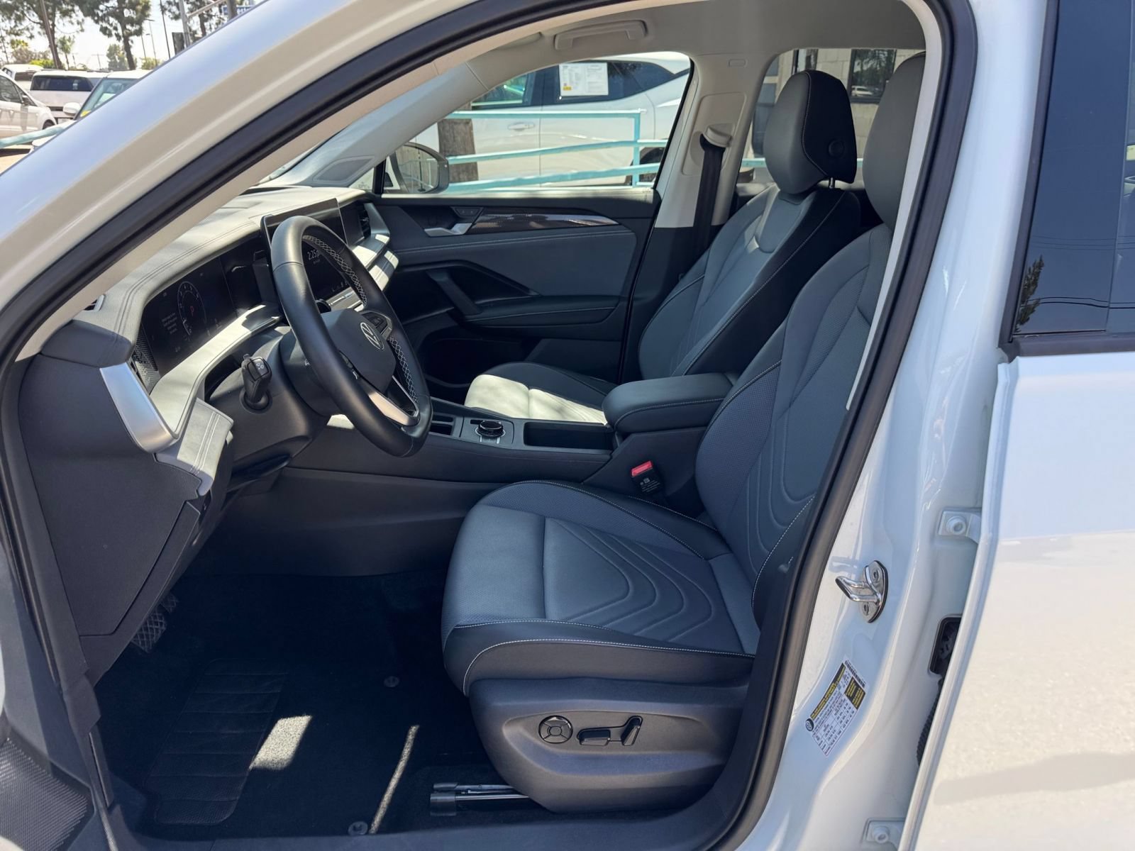 Used 2026 Volkswagen Tiguan SE FWD image 28
