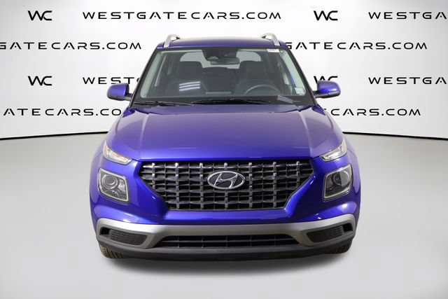 Used 2025 Hyundai Venue SEL FWD image 2