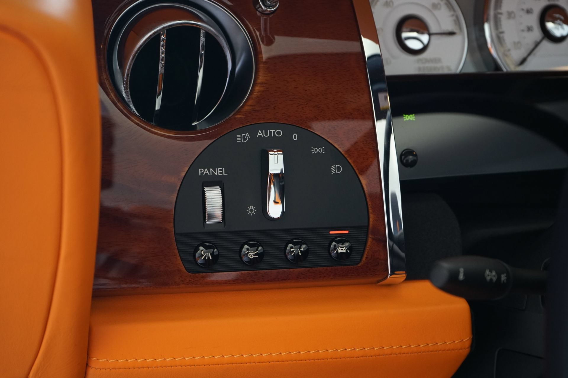 Used 2018 Rolls-Royce Dawn RWD image 29