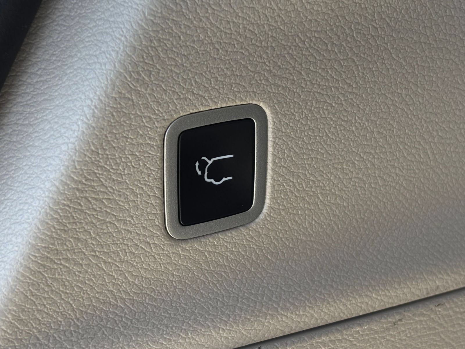 Used 2024 Chrysler Voyager LX FWD image 22