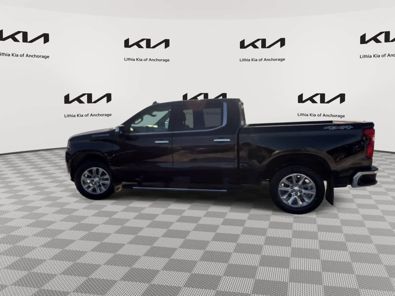 Used 2021 Chevrolet Silverado 1500 LTZ w/ Technology Package AWD/4WD image 7