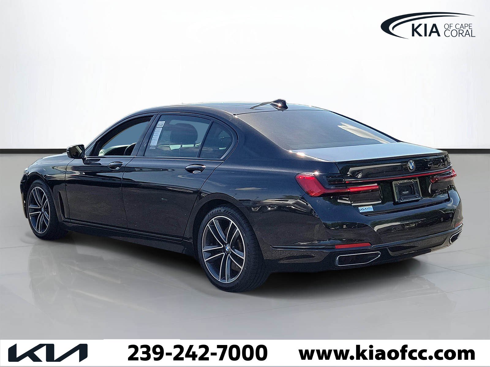 Used 2021 BMW 750i xDrive w/ Luxury Rear Seating Package image 4