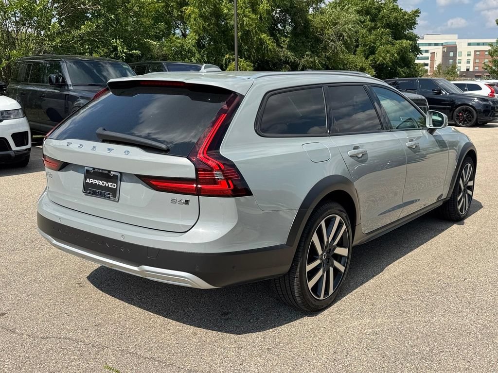 Used 2025 Volvo V90 B6 Cross Country Ultra AWD/4WD image 4