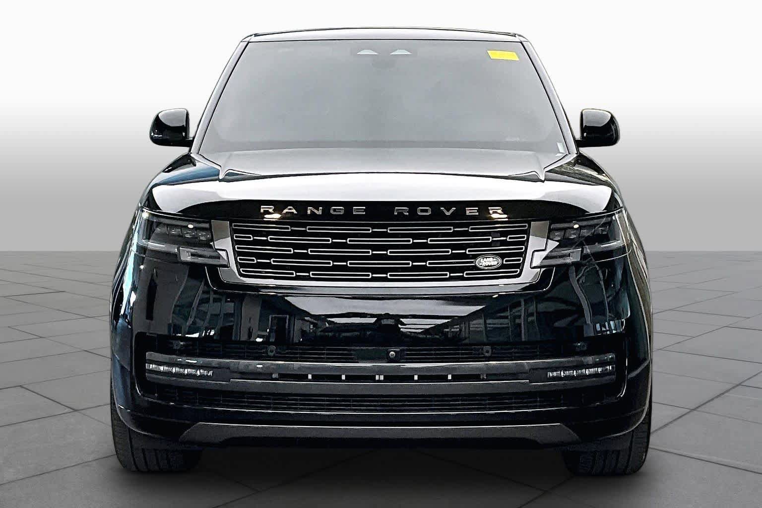 Used 2025 Land Rover Range Rover SE AWD/4WD image 4