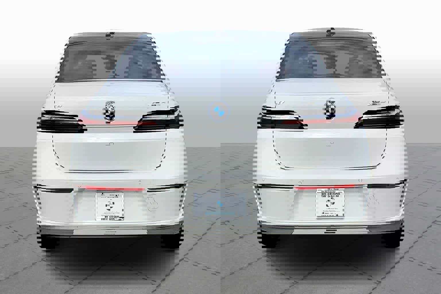 Certified 2024 BMW i7 xDrive60 w/ Premium Package 2 image 4