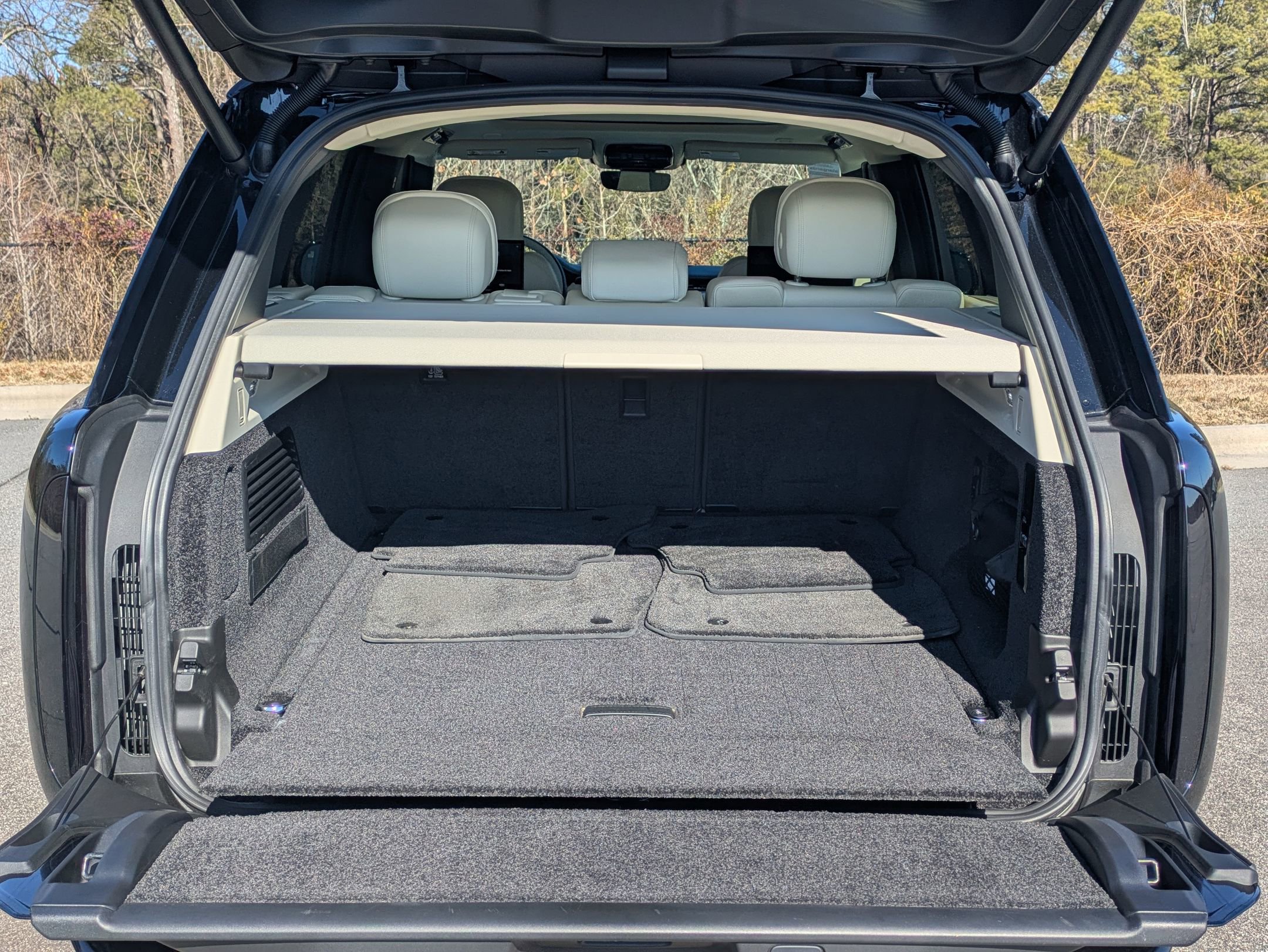 Certified 2025 Land Rover Range Rover SE image 28