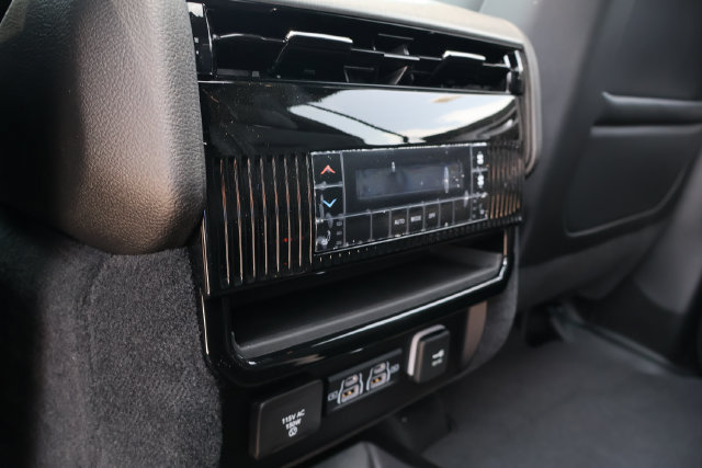 New 2026 Jeep Grand Wagoneer Limited AWD/4WD image 9