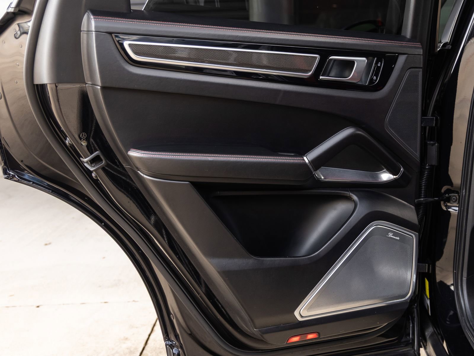 Certified 2020 Porsche Cayenne Turbo AWD/4WD image 33