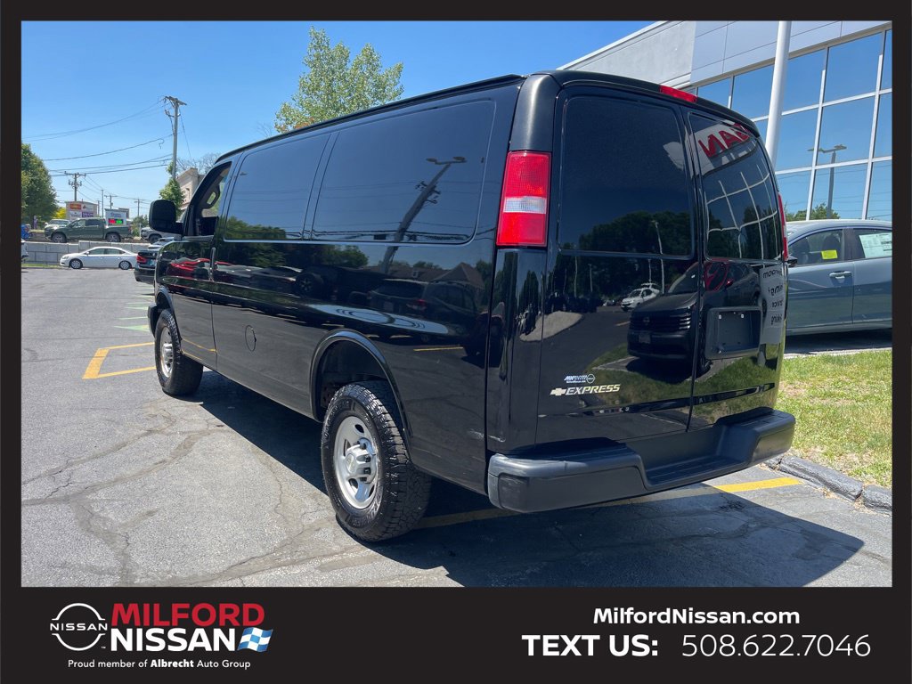 Used 2023 Chevrolet Express 2500 w/ Driver Convenience Package RWD image 3