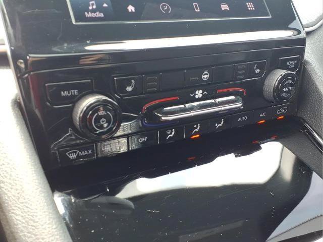 Used 2023 Jeep Grand Cherokee Altitude AWD/4WD image 14