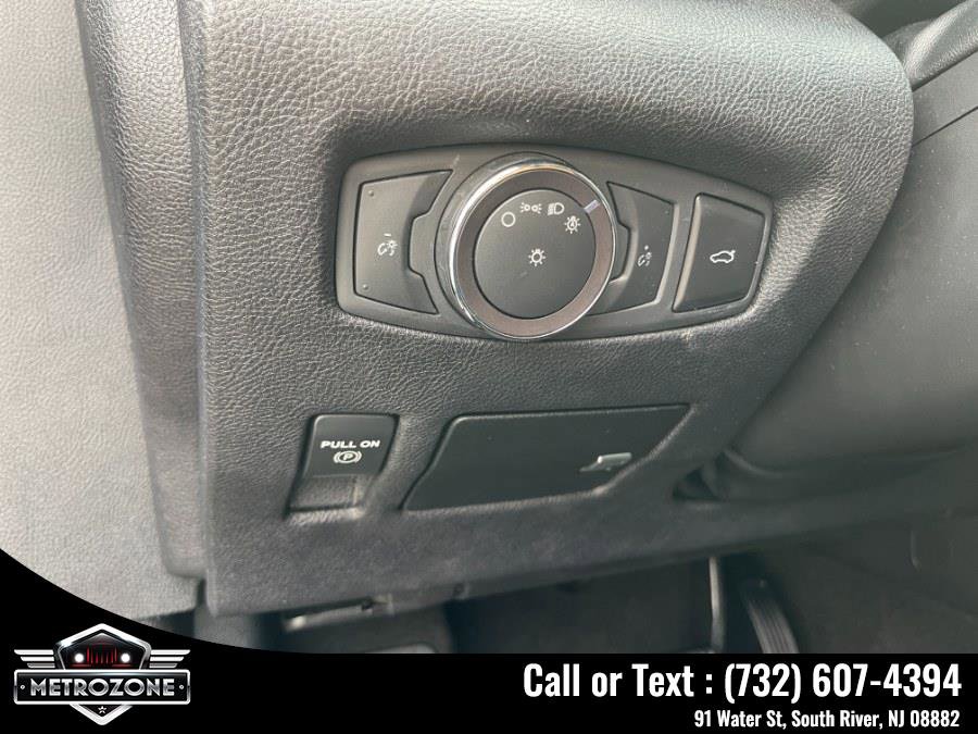 Used 2019 Lincoln Continental Select w/ Continental Climate Package image 30