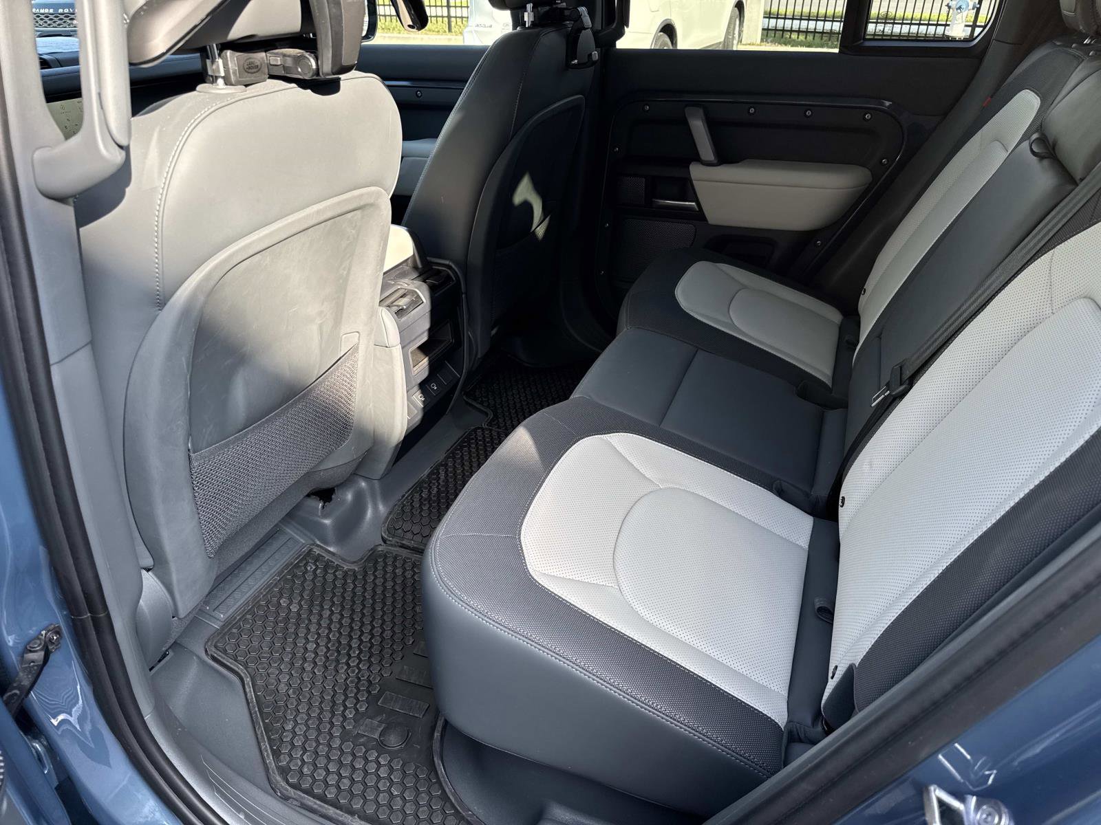 Used 2024 Land Rover Defender 110 X-Dynamic SE image 14