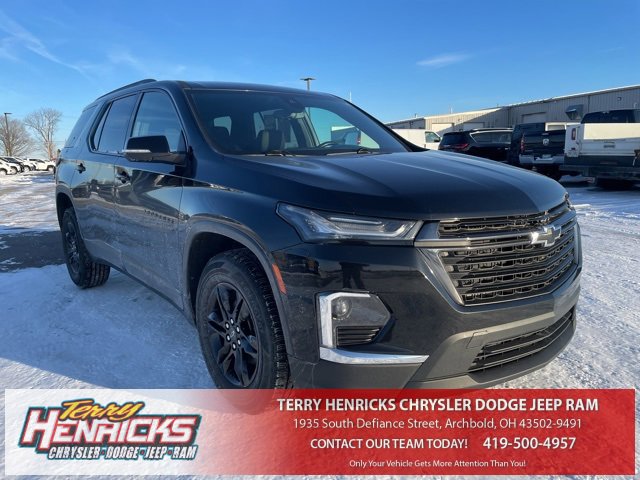 Used 2023 Chevrolet Traverse LT image 1