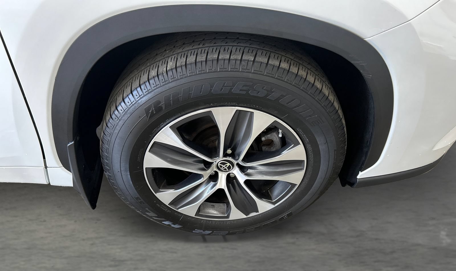 Used 2022 Toyota Highlander XLE AWD/4WD image 24