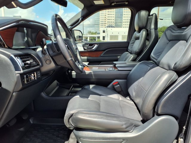 Used 2023 Lincoln Navigator L Reserve AWD/4WD image 4