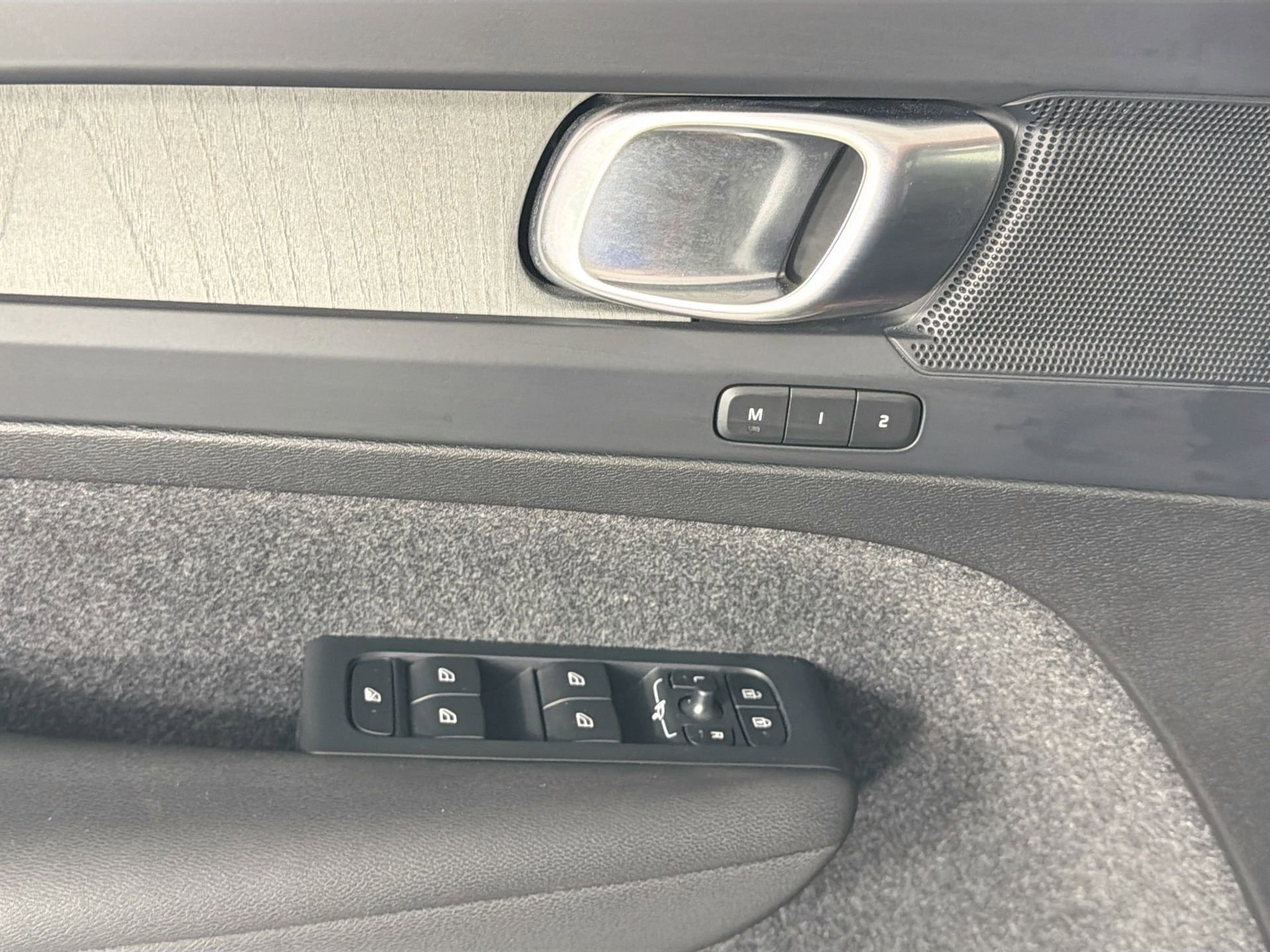 Certified 2023 Volvo XC40 B4 Plus w/ Driver Assist Package image 18