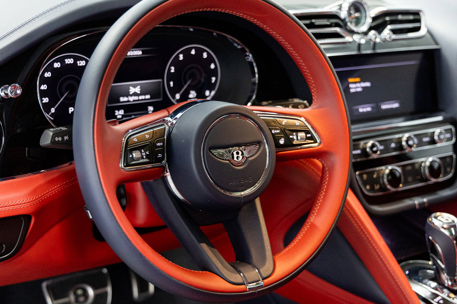Used 2022 Bentley Bentayga image 24