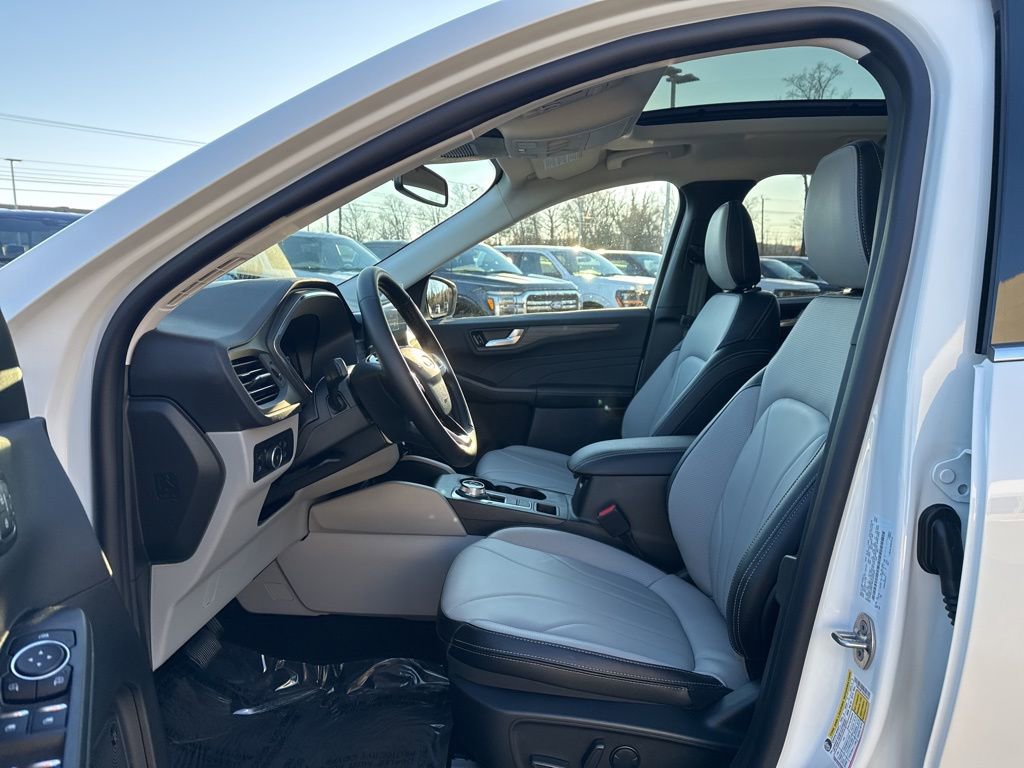 New 2025 Ford Escape SE w/ PHEV Premium Package image 11