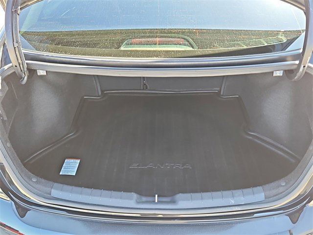 Used 2020 Hyundai Elantra SEL image 18