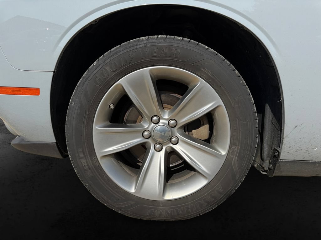 Used 2022 Dodge Challenger SXT RWD image 11