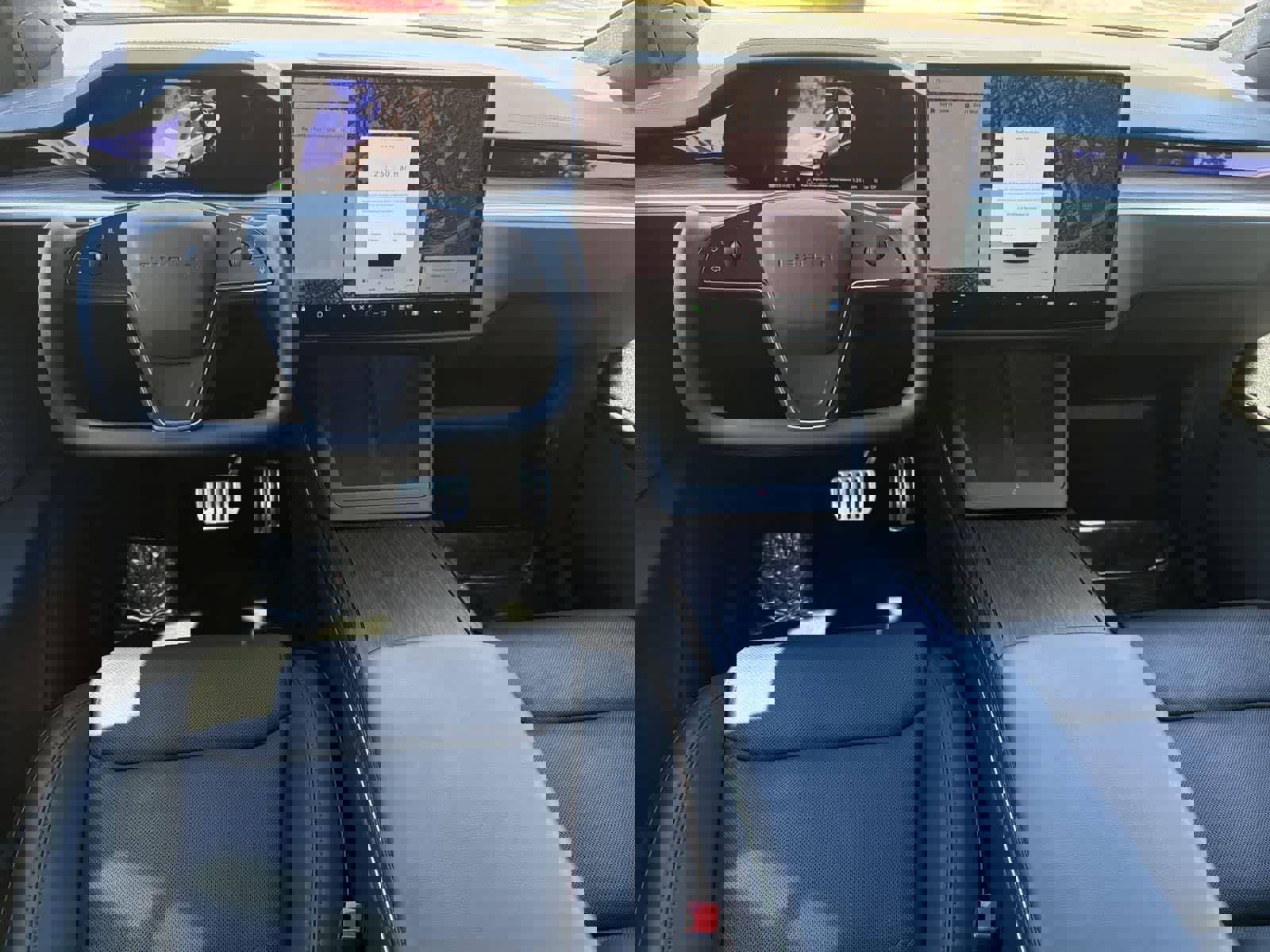 Used 2023 Tesla Model X image 11