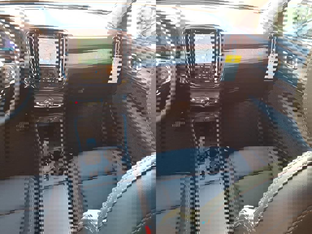 New 2026 Volvo XC40 B5 Core w/ Climate Package image 10