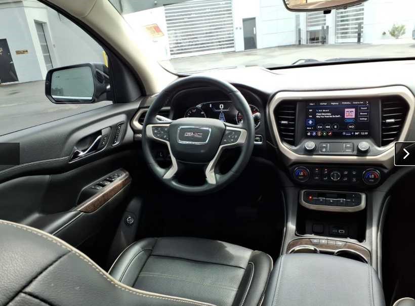 Used 2023 GMC Acadia Denali w/ Denali Ultimate Package AWD/4WD image 7