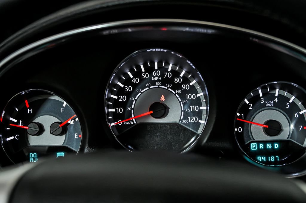 Used 2013 Chrysler 200 Touring FWD image 17