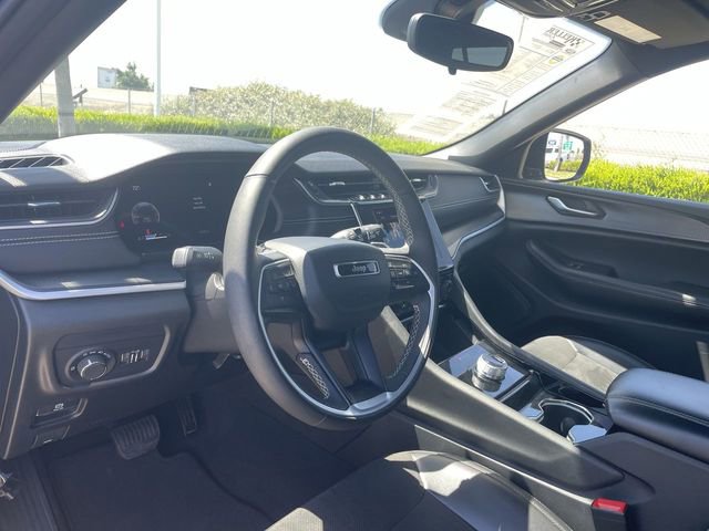 Used 2023 Jeep Grand Cherokee Altitude AWD/4WD image 10