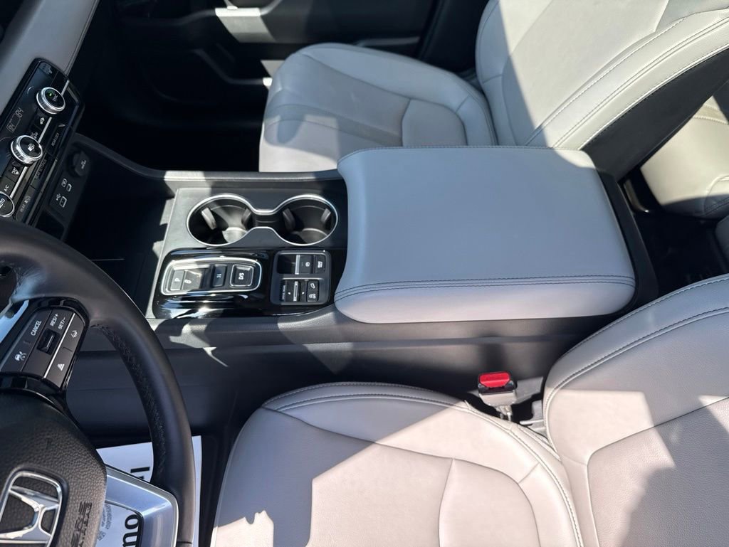 Used 2025 Honda Pilot Touring image 27