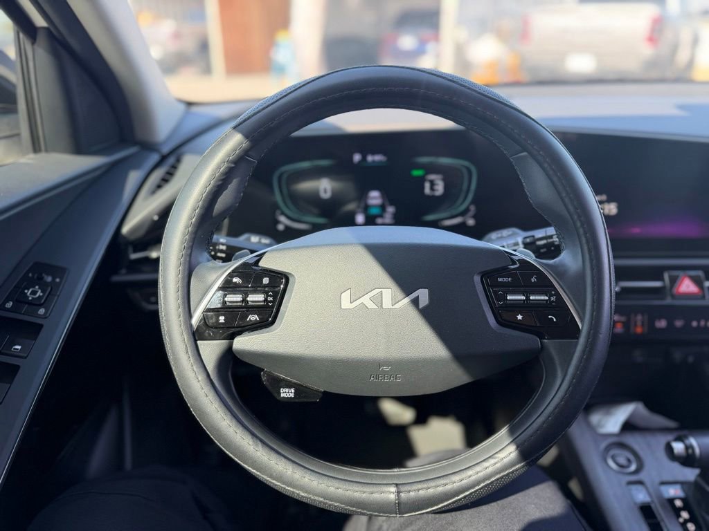 Used 2023 Kia Niro EX FWD image 6