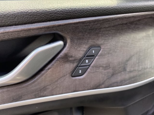 Used 2023 Jeep Grand Cherokee Limited AWD/4WD image 17