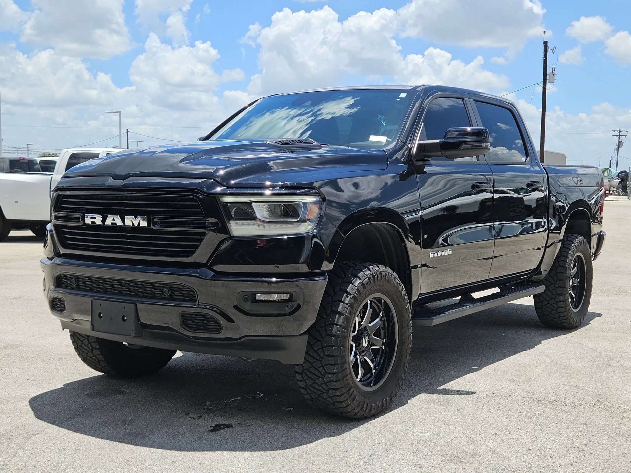 Used 2024 RAM 1500 Laramie AWD/4WD image 7