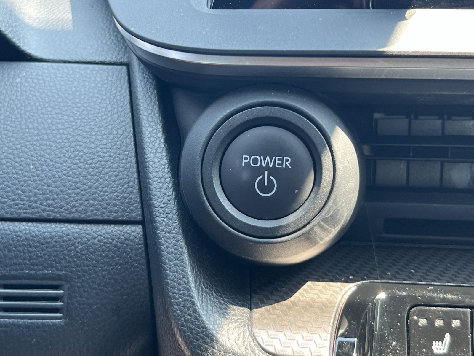 Used 2025 Toyota Prius XLE AWD/4WD image 29