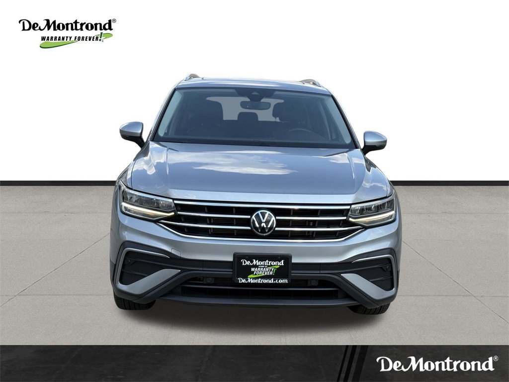 Used 2022 Volkswagen Tiguan SE image 2