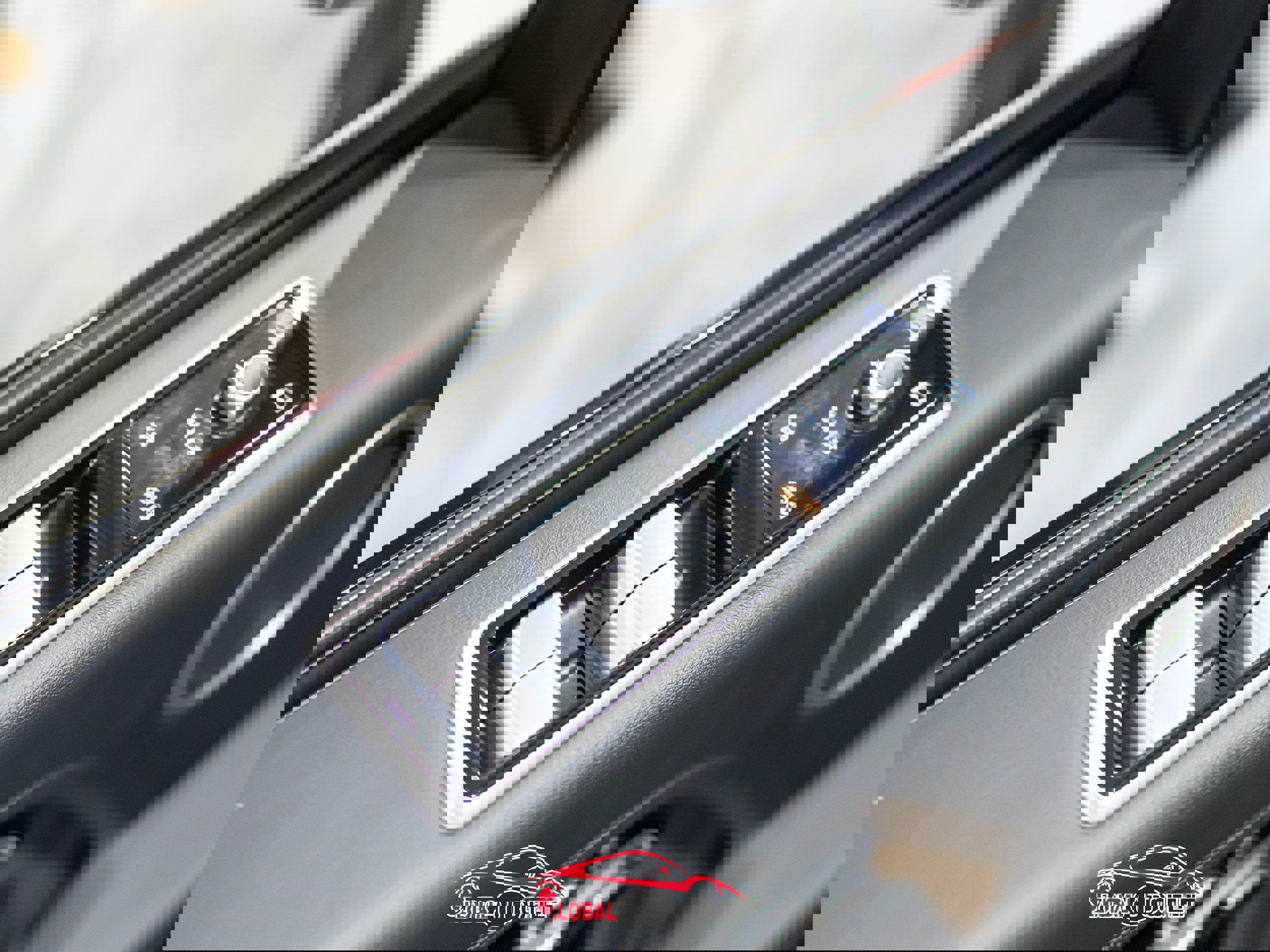 Used 2018 Land Rover Range Rover Long Wheelbase Supercharged image 42