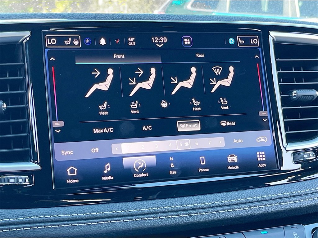 Certified 2024 Chrysler Pacifica Premium image 17