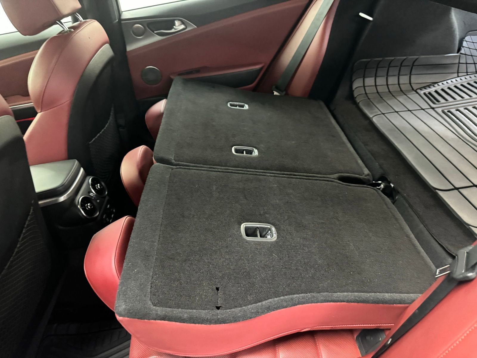 Used 2020 Kia Stinger GT2 image 29