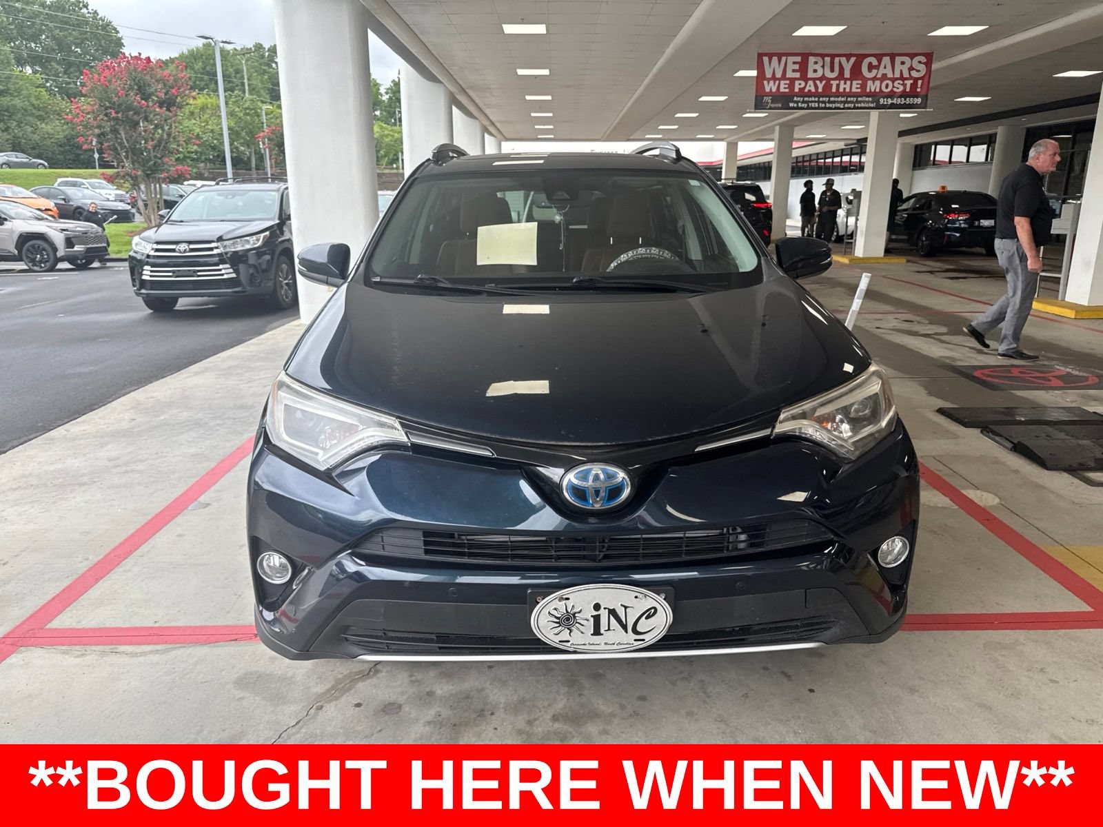 Used 2017 Toyota RAV4 Limited AWD/4WD image 2