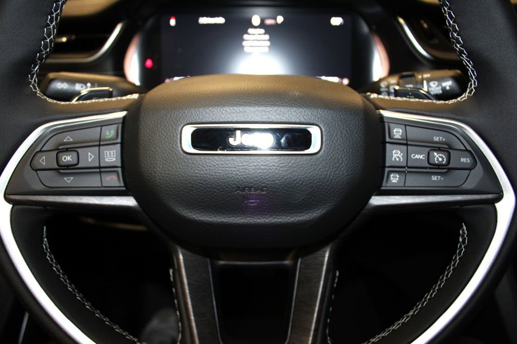 New 2025 Jeep Grand Cherokee Limited w/ Luxury Tech Group II image 11