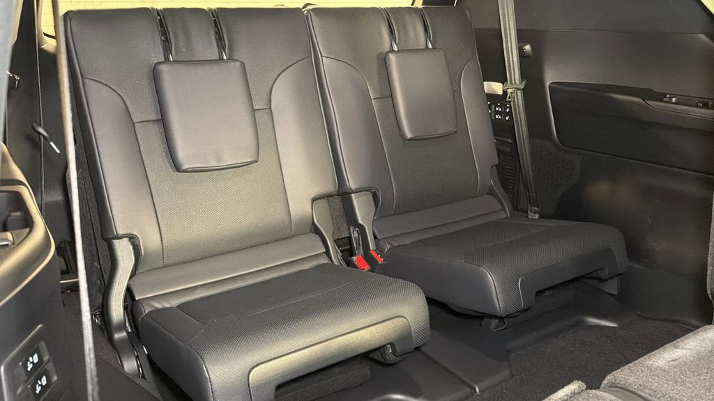 Used 2024 Lexus LX 600 4WD w/ Appearance Package image 36